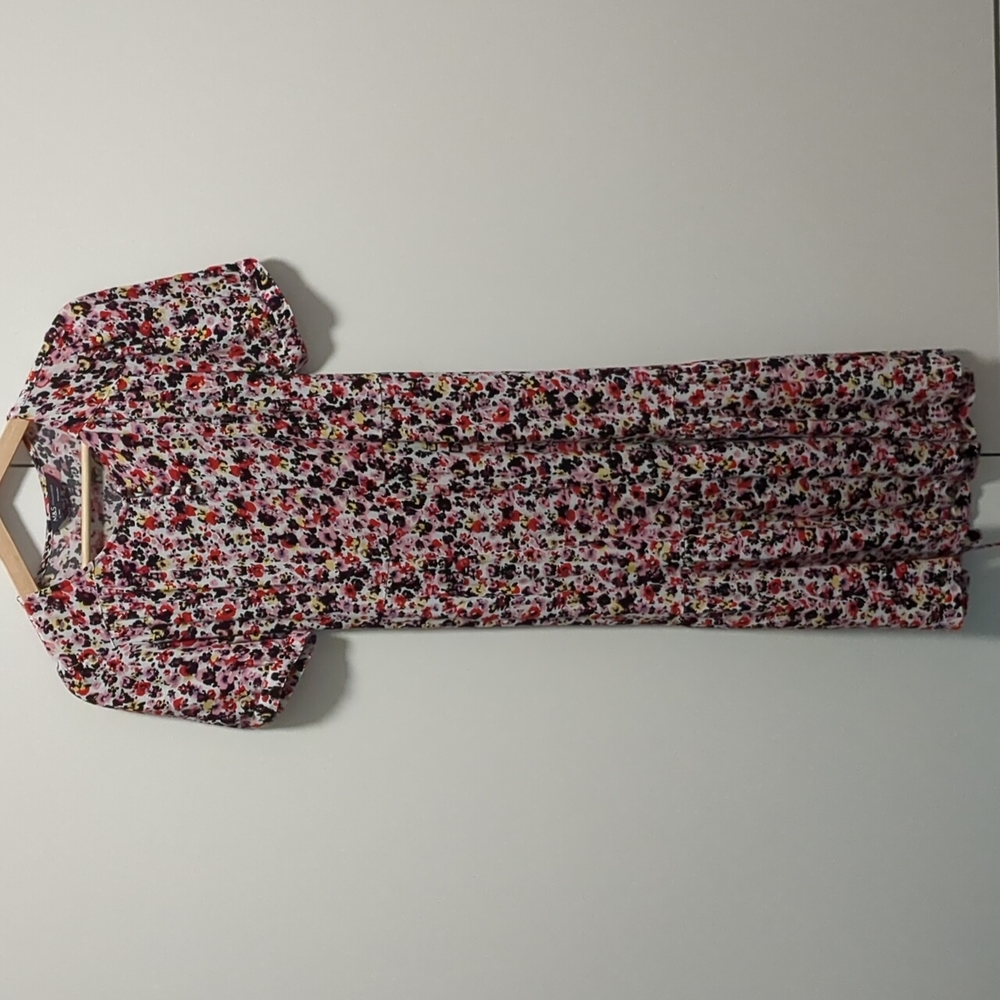 Billowy floral dress with buttons